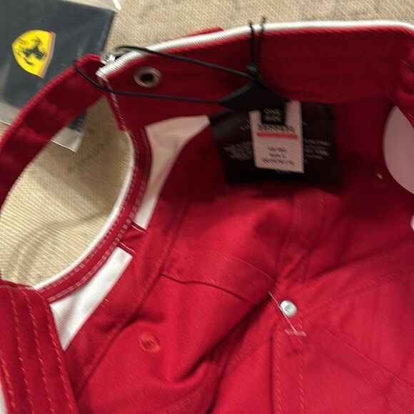 Ferrari - Scudetto Baseball Cap in  Red / Néw With Tags - Picture 4 of 5